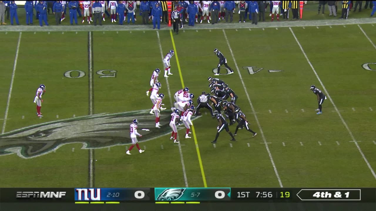 Giants force fumble on Carson Wentz's fourthdown QB sneak