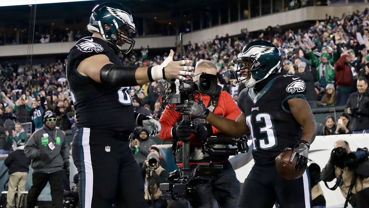 Eagles secure playoff berth with rout of Giants