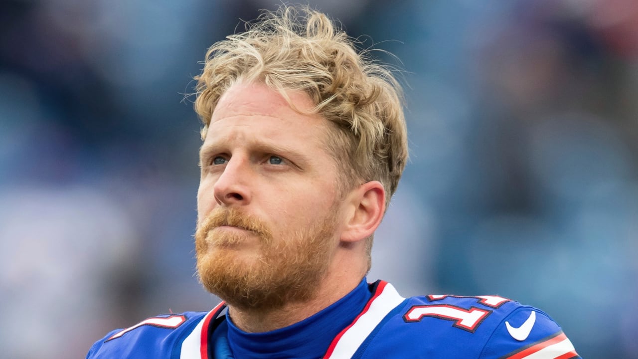 Buccaneers signing WR Cole Beasley to practice squad, expected to elevate  him to active roster