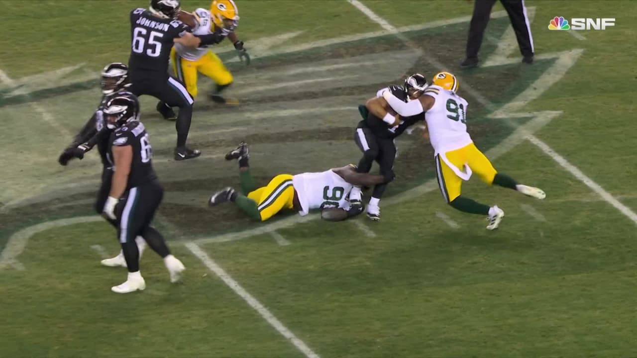 Green Bay Packers outside linebacker Preston Smith teams up with