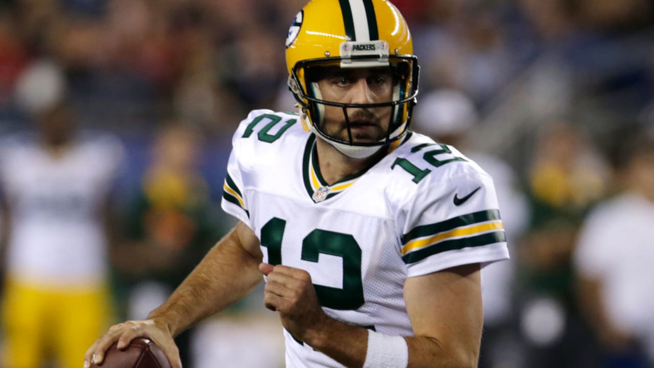 Aaron Rodgers healthy, playing way he likes to play