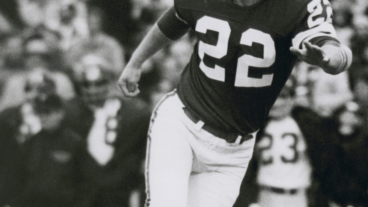 Paul Krause (22), safety of the Minnesota Vikings, August, 1970. (AP Photo  Stock Photo - Alamy