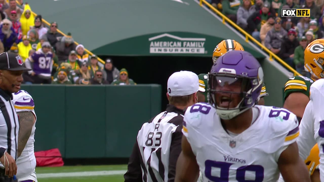 Minnesota Vikings Linebacker D.J. Wonnum Overwhelms Green Bay Packers ...