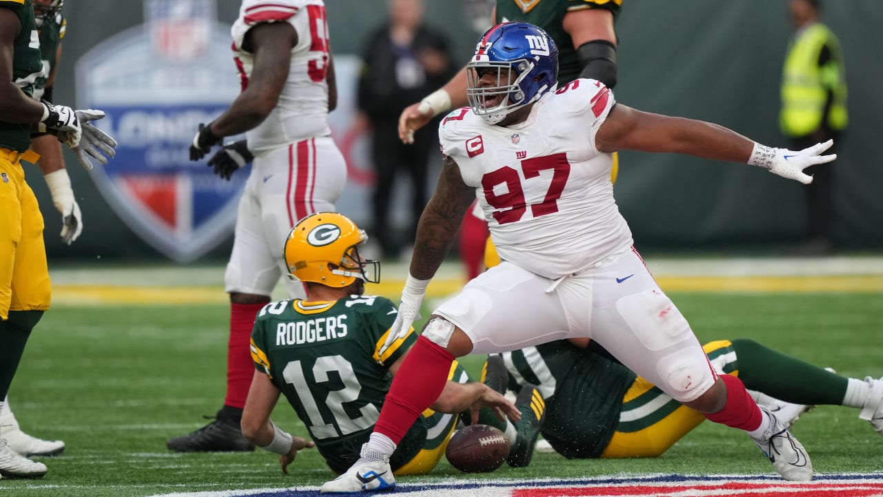 New York Giants defensive tackle Dexter Lawrence (97) reacts as he