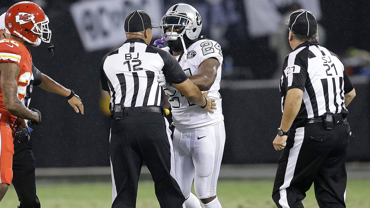 Marshawn-Lynch-171020-SL.jpg