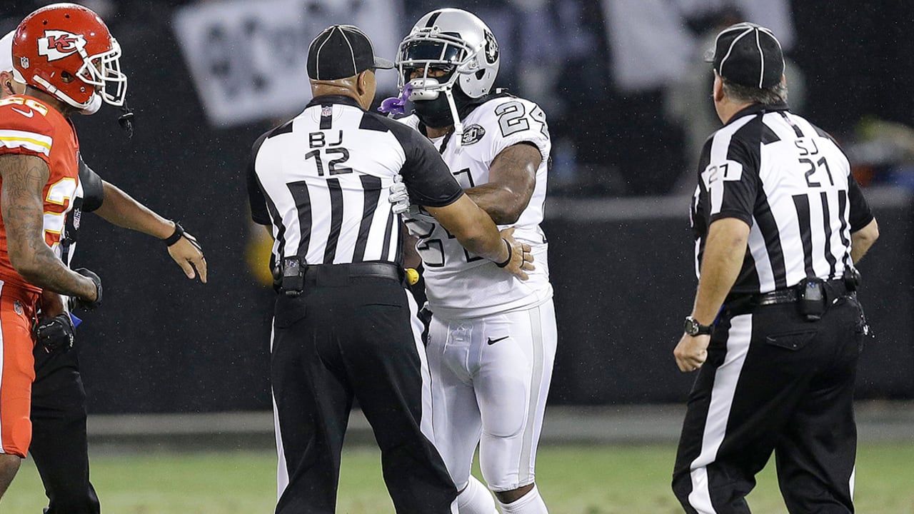 Raiders' Marshawn Lynch ejected after making contact with official