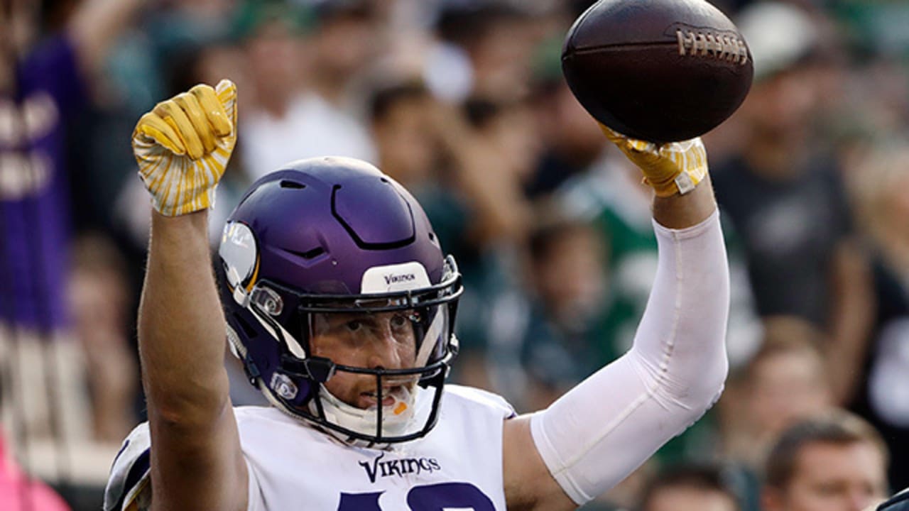 Adam Thielen shows off his hands with onside kick recovery