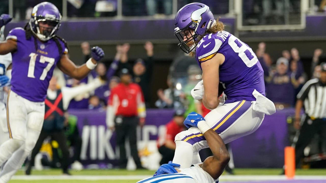 Minnesota Vikings’ two-point conversion with quarterback Kirk Cousins ...