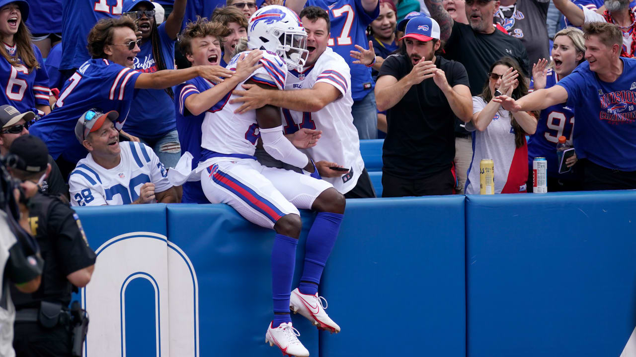 Buffalo Bills quarterback Matt Barkley locates wide open wide receiver Tyrell Shavers for 22