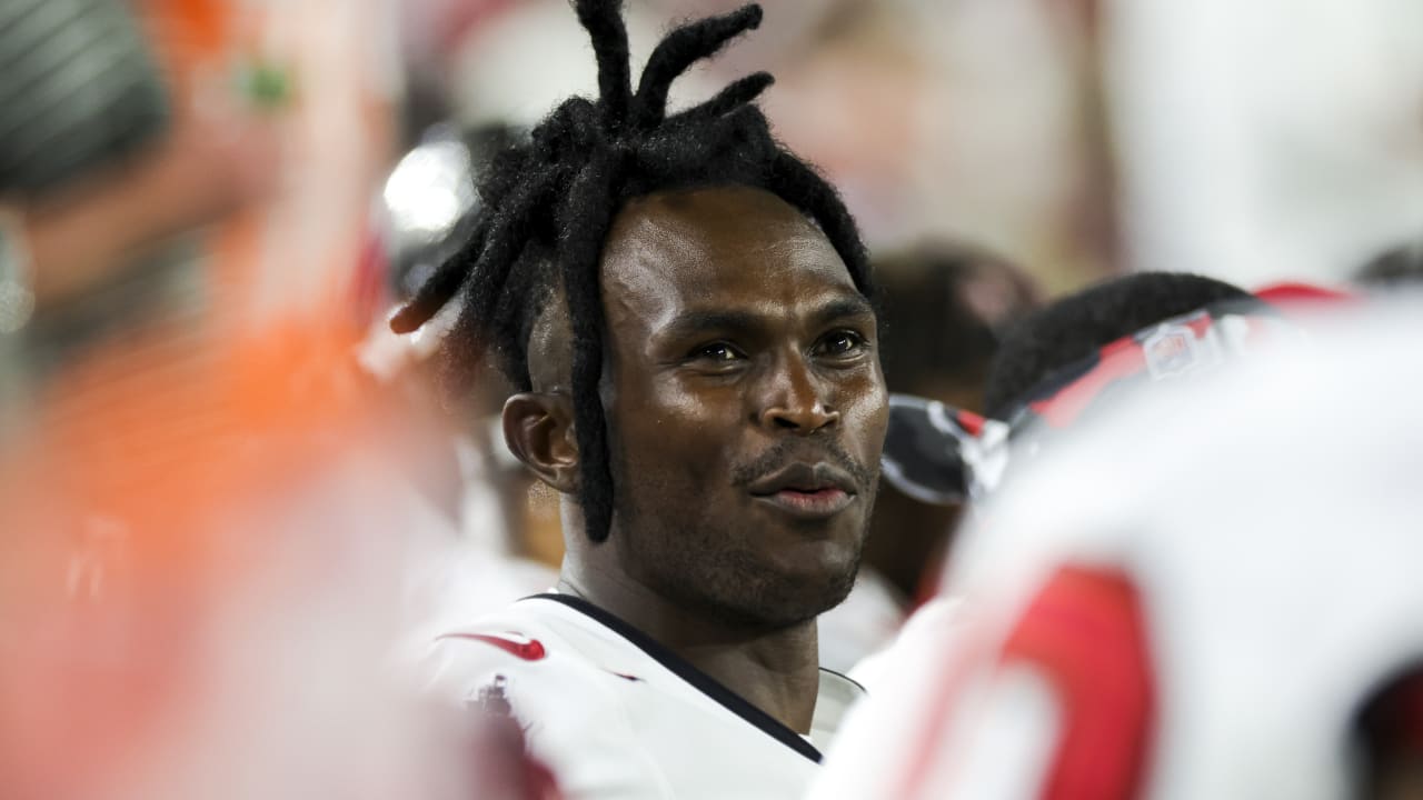 NFL Network's Andrew Siciliano: Tampa Bay Buccaneers wide receiver Julio  Jones switching jersey number from 85 to 6 with Bucs