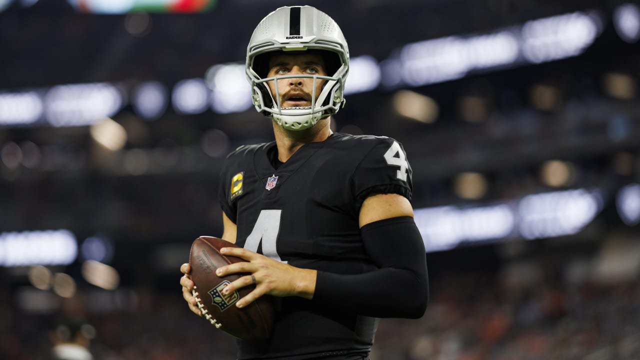 DEREK CARR FIRMA EXTENSIÓN DE CONTRATO CON LOS RAIDERS