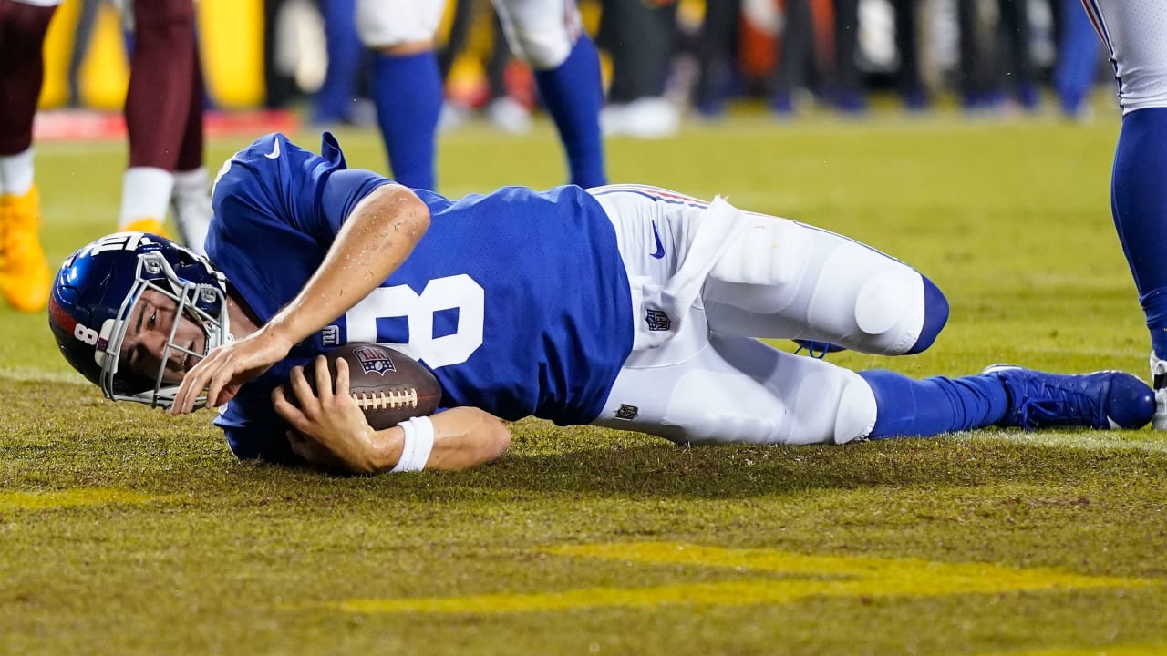 New York Giants Quarterback Daniel Jones Takes QB Draw In For A ...