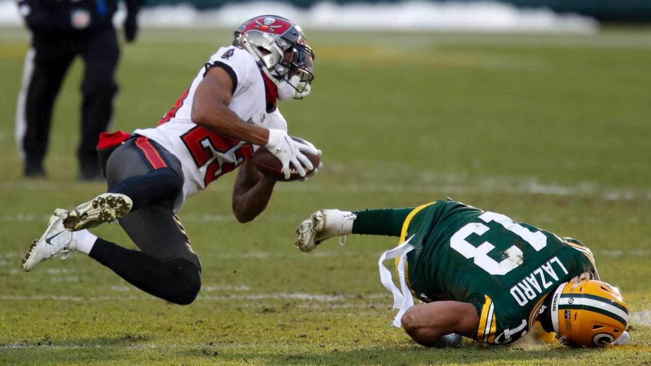 Tampa Bay Buccaneers CB Sean Murphy-Bunting blankets WR to pick off Packers  QB Aaron Rodgers