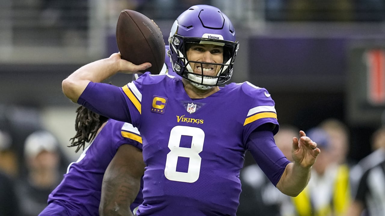 Minnesota Vikings QB Kirk Cousins finds WR Adam Thielen wide open