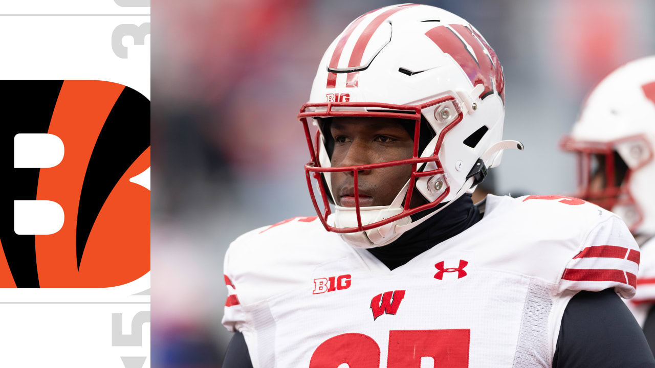 Wisconsin Badgers defensive lineman Keeanu Benton goes to Cincinnati