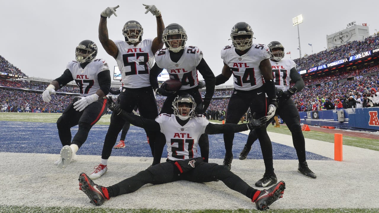 Atlanta Falcons cornerback A.J. Terrell gets a face full of snow