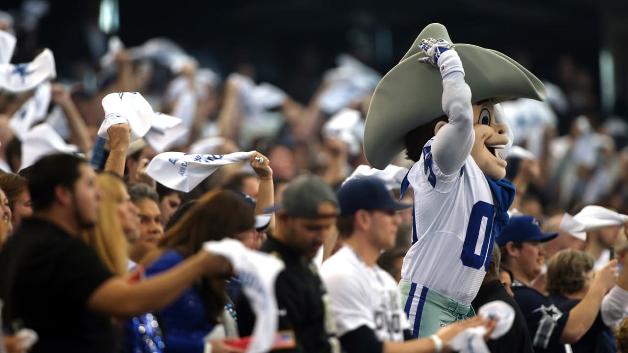 Eagles Cowboys Football - Dallas Cowboys mascot Rowdy