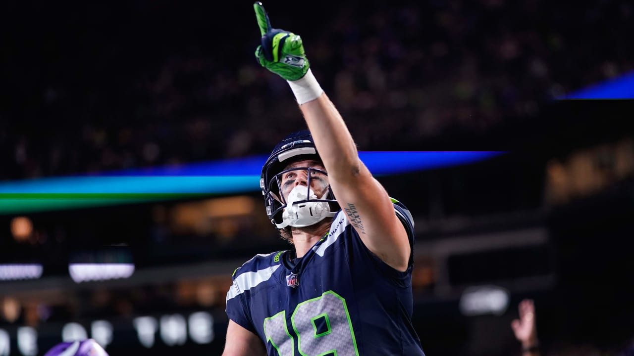 Seahawks rookie WR Jake Bobo making strong case for roster spot after going  undrafted