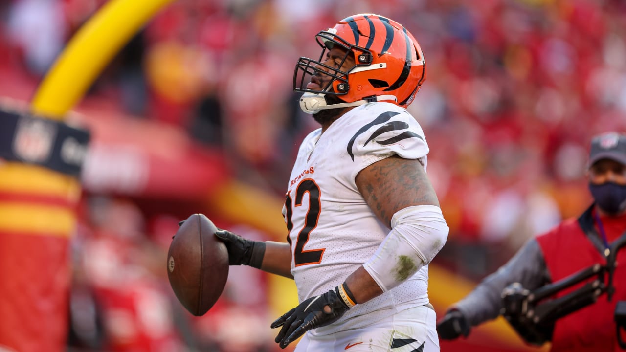 CINCINNATI, OH - SEPTEMBER 11: Cincinnati Bengals defensive tackle BJ Hill ( 92) during the game against the Pittsburgh Steelers and the Cincinnati  Bengals on September 11, 2022, at Paycor Stadium in Cincinnati