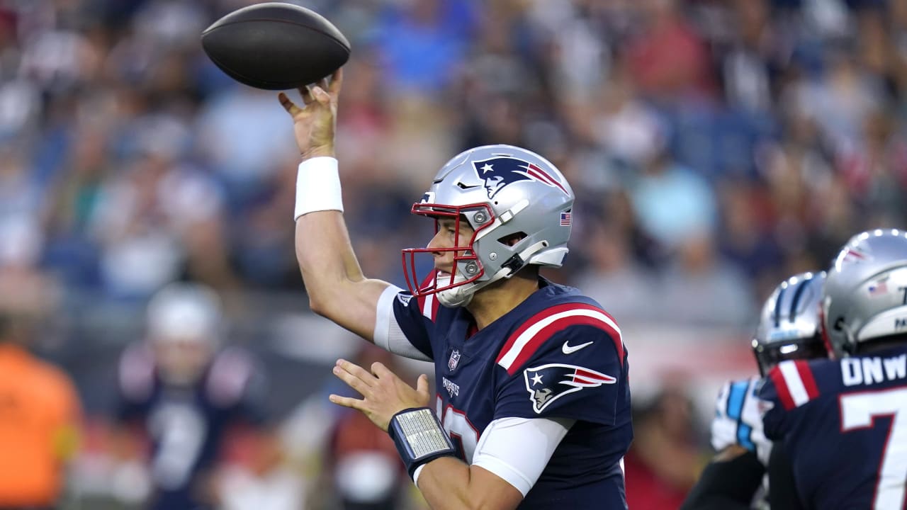 New England Patriots quarterback Mac Jones heaves perfectly placed pass to  wide receiver Nelson Agholor for 45-yard gain