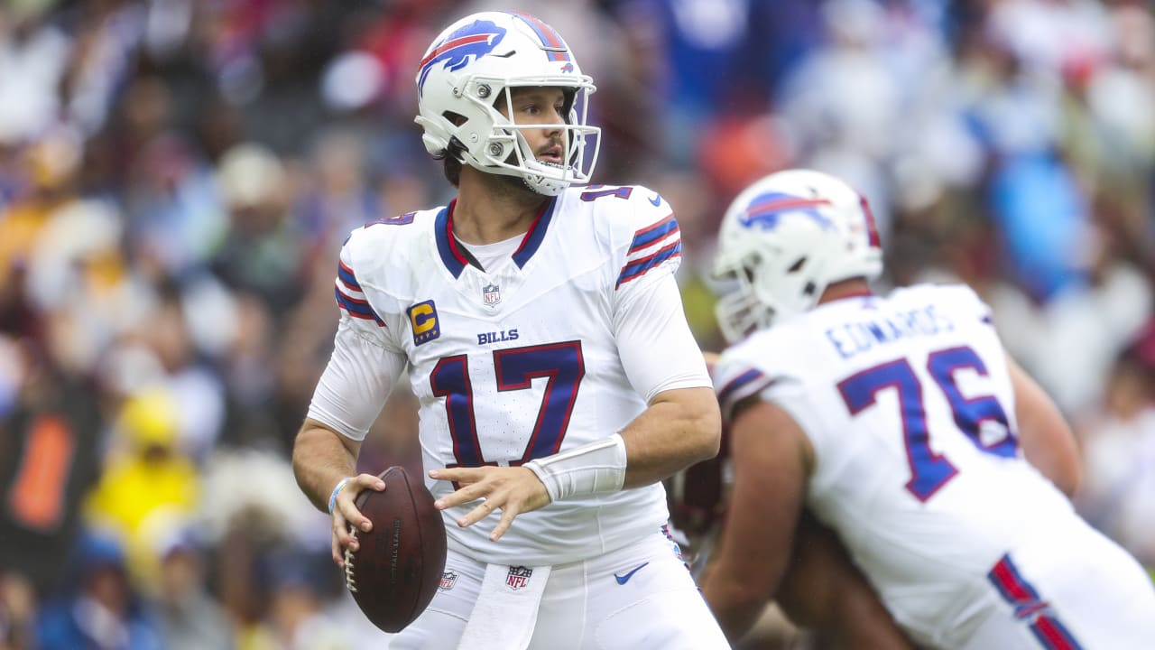 Can't-Miss Play: Buffalo Bills quarterback Josh Allen uncorks 30-yard bomb  to wide receives Stefon Diggs