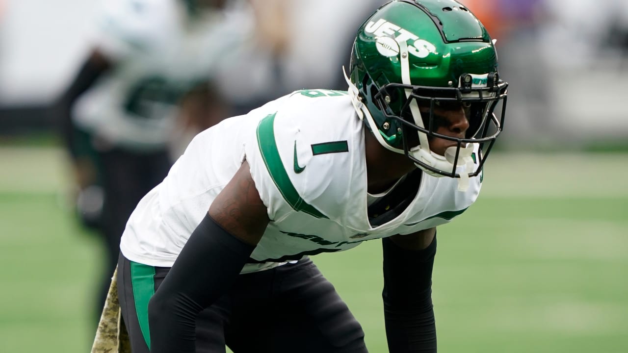 New York Jets cornerback Sauce Gardner (1) against the Buffalo Bills in an  NFL football game, Sunday, Dec. 11, 2022, in Orchard Park, NY. Bills won  20-12. (AP Photo/Jeff Lewis Stock Photo - Alamy