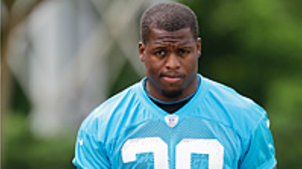 Jonathan Stewart exits Panthers game with calf injury