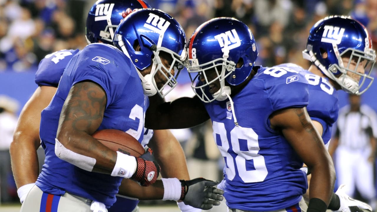 New York Giants running back Henry Hynoski (45) reacts with the