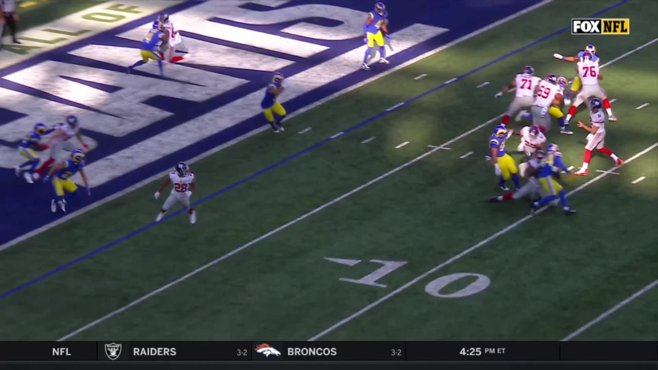 New York Giants tight end Kyle Rudolph pushes Rams defender for two ...