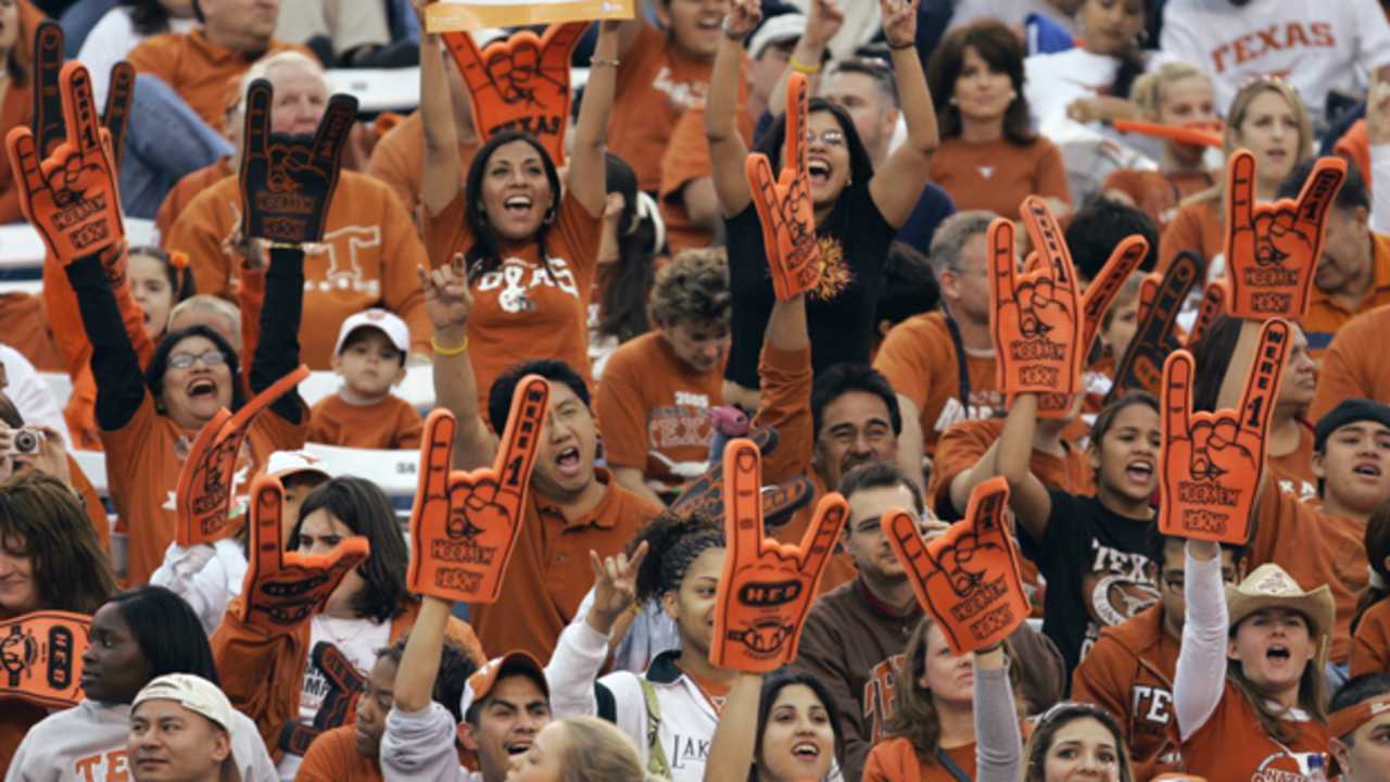 texas-fans-110513-ts.jpg