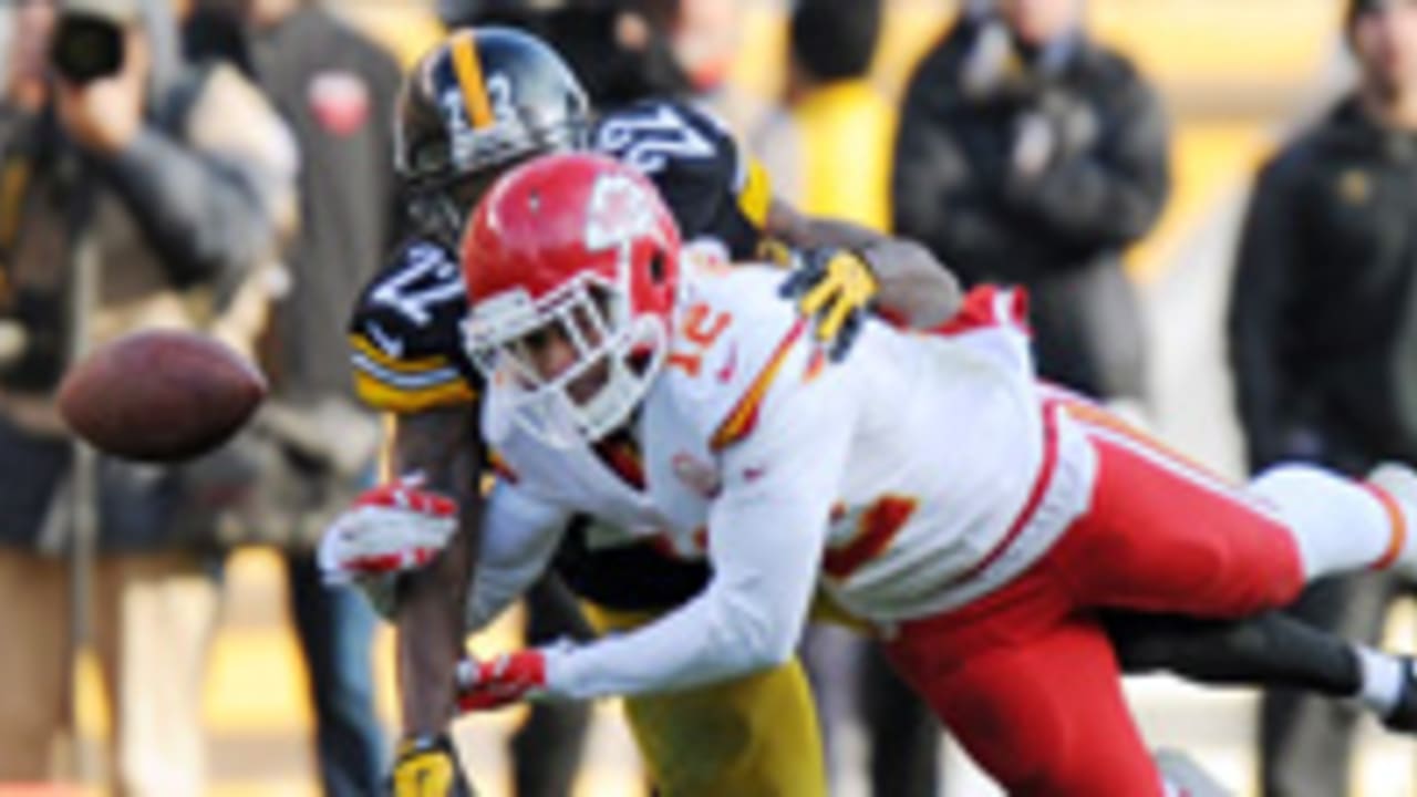 Steelers clinch playoff spot with win over Chiefs