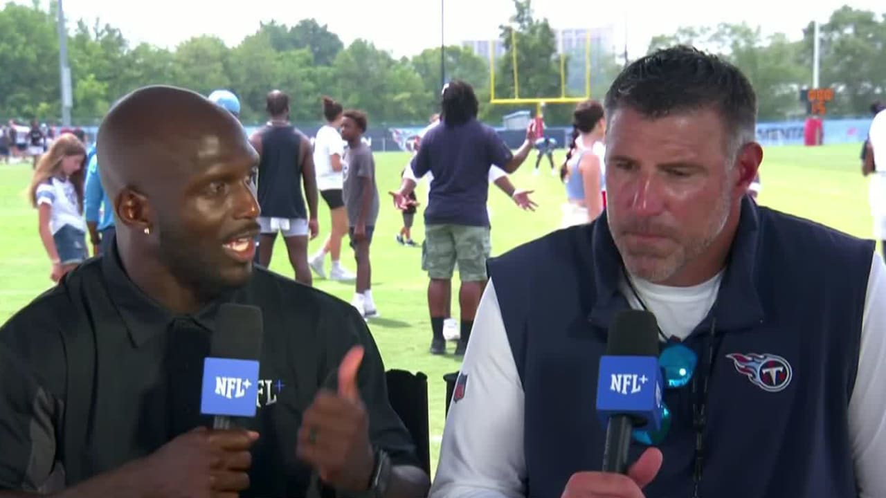 Tennessee Titans Head Coach Mike Vrabel Speaks With Ex-Titan Jason ...