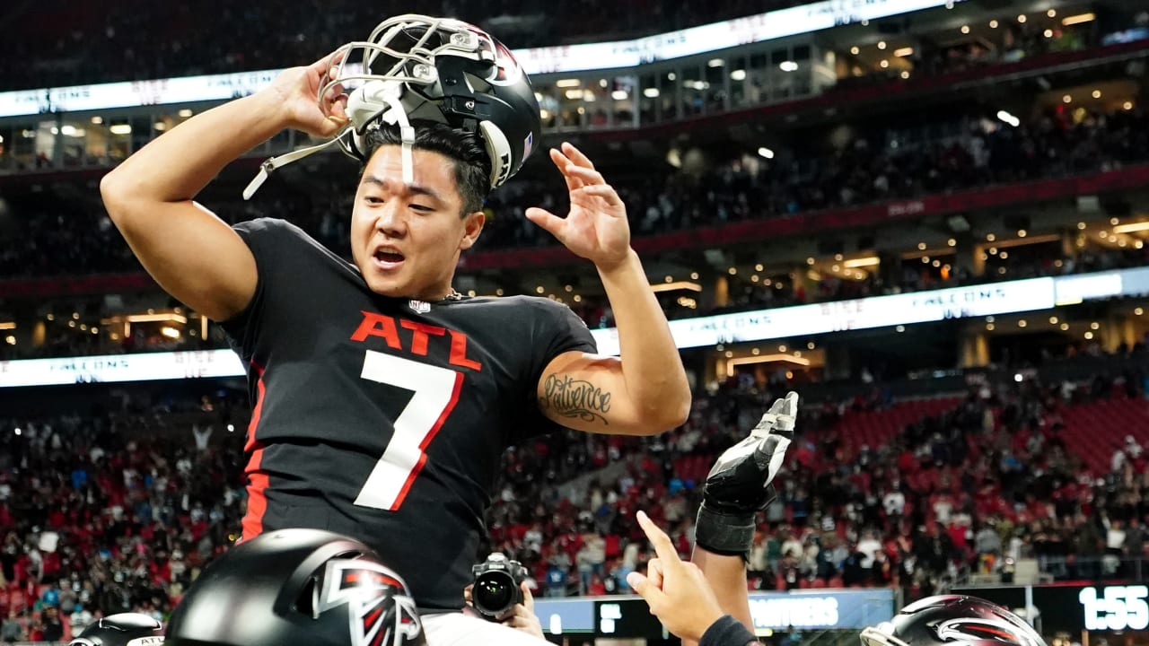 Atlanta Falcons kicker Younghoe Koo (7) walks on the field before an NFL  football game between