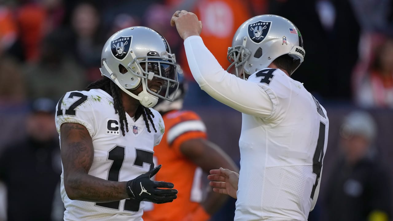 Can't-Miss Play: Las Vegas Raiders Davante Adams' remarkable one-handed  catch caps 31-yard TD pass by quarterback Derek Carr