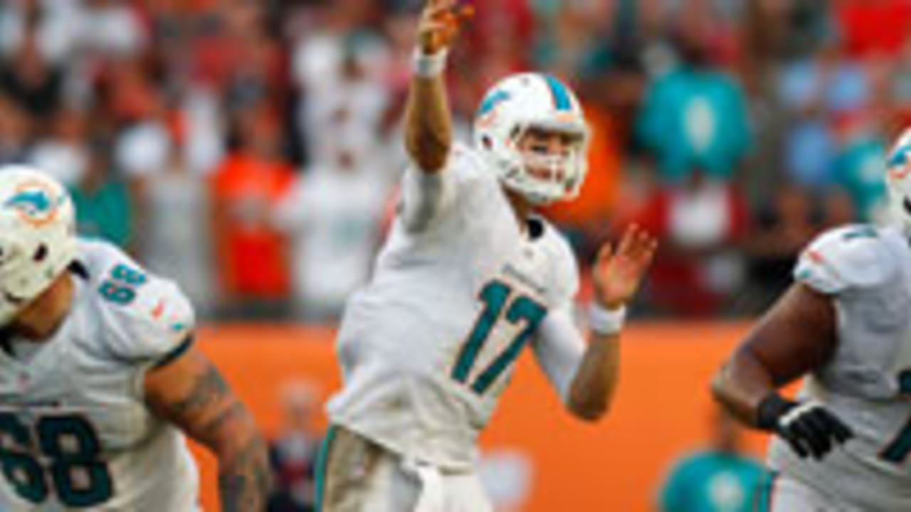 Ryan Tannehill leads Miami Dolphins past Jacksonville Jaguars in