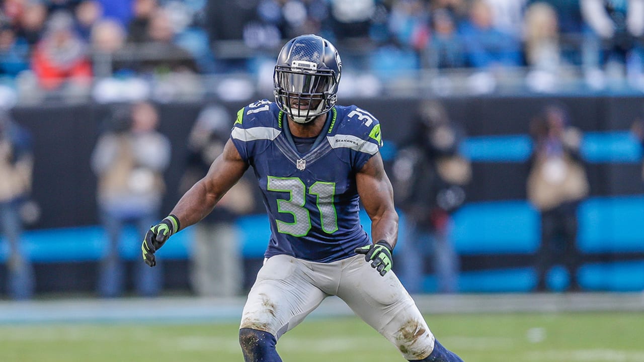 Kam Chancellor ends holdout, returns to Seahawks