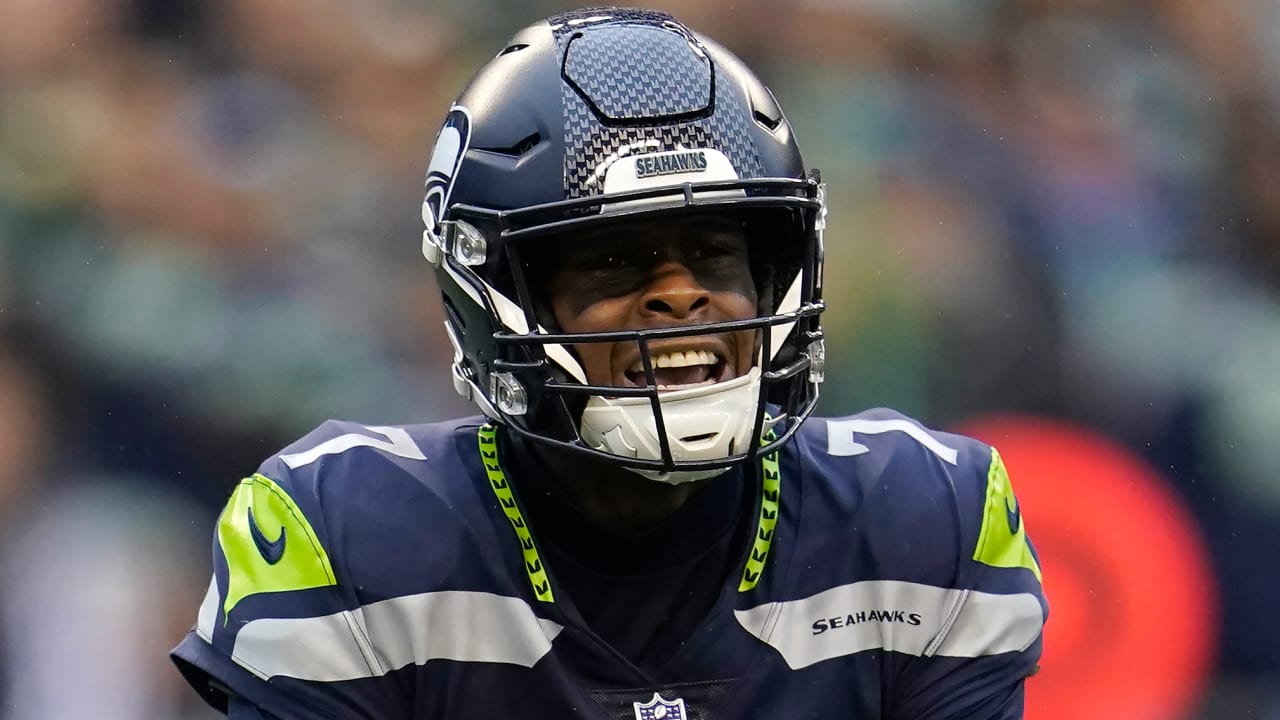 MONDAY NIGHT FOOTBALL: Geno Smith, Seahawks hold off Russell