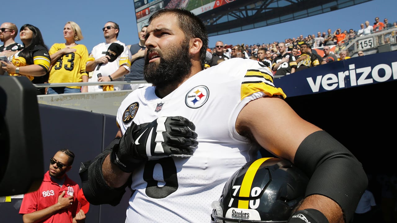 What Giants, Steelers did during national anthem Monday Night