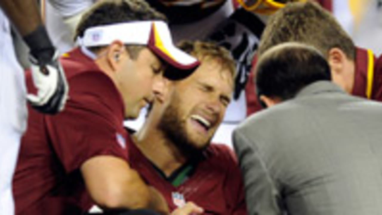 Redskins QB Kirk Cousins suffers sprained right foot, leaves game 