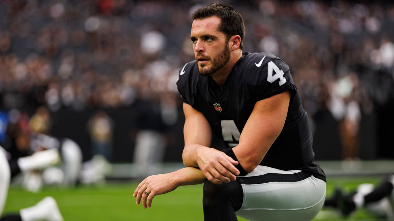 Raiders bench Derek Carr; QB to step away from team, avoid distraction,  source says - ESPN