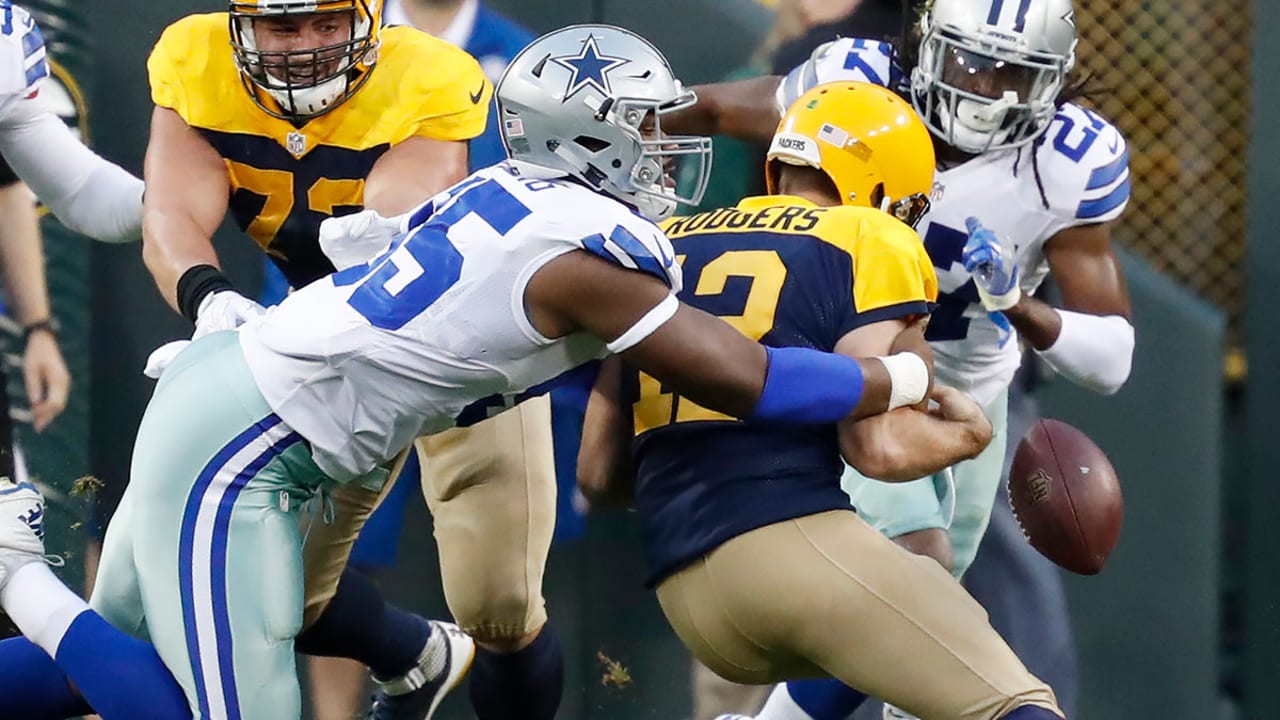 rodgers-sack-170109-SL