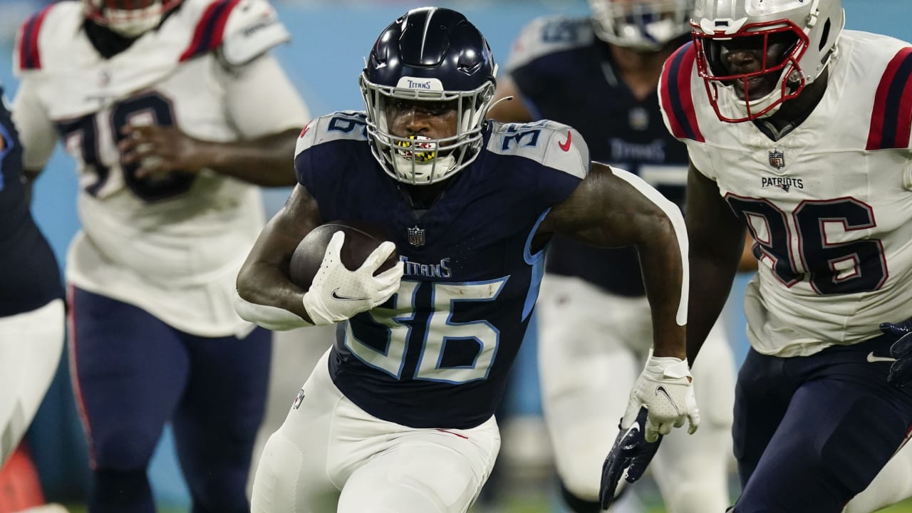 Tennessee Titans undrafted rookie running back Julius Chestnut powers  through contact for a 29-yard burst