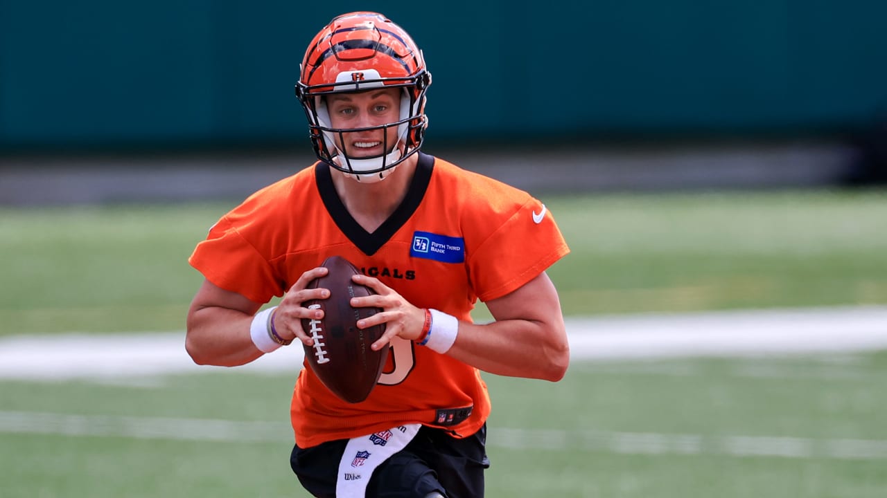 Training Camp Buzz: Bengals QB Joe Burrow returns; 'Mojo Moment' spurs  Cowboys' kicking competition