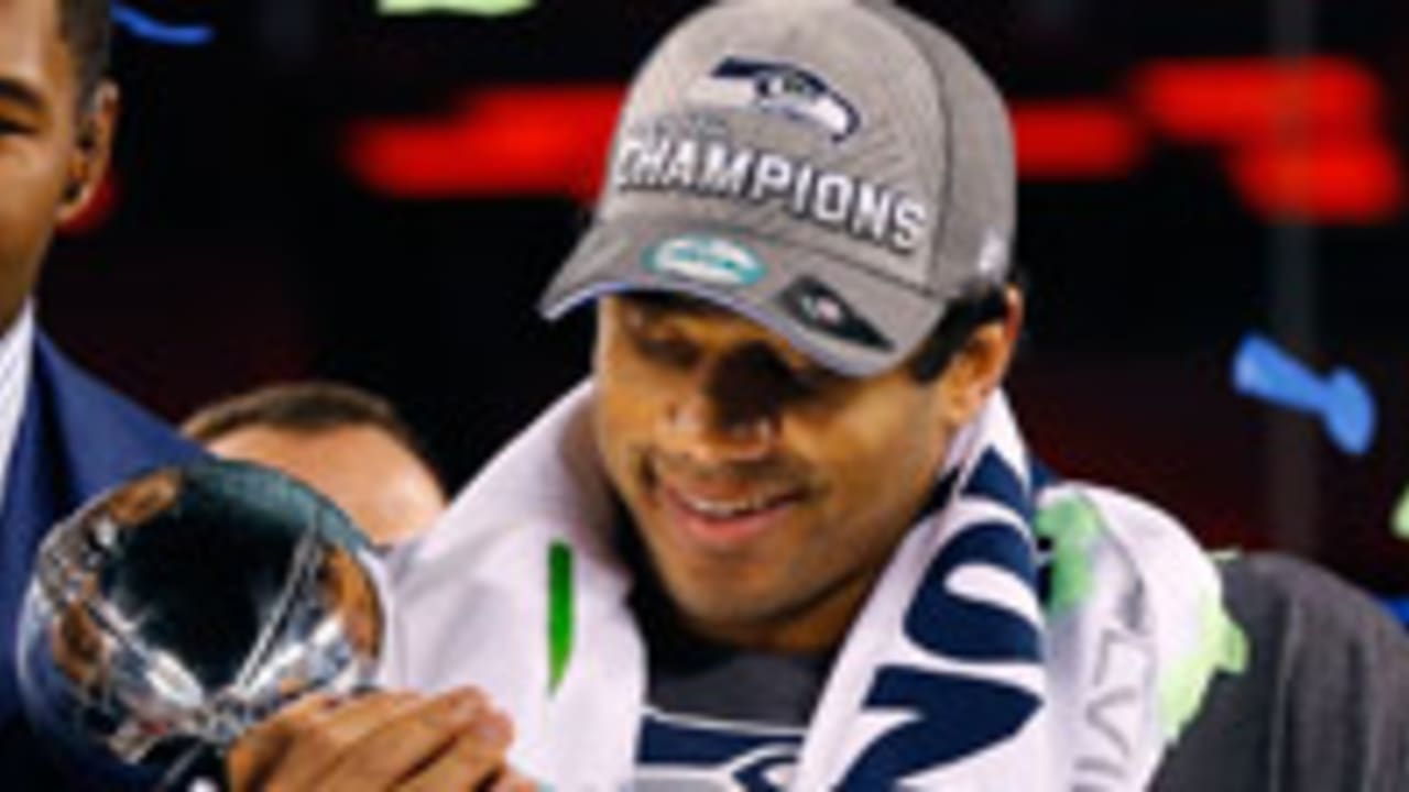 Report: Russell Wilson Recruiting Bobby Wagner To Join Broncos