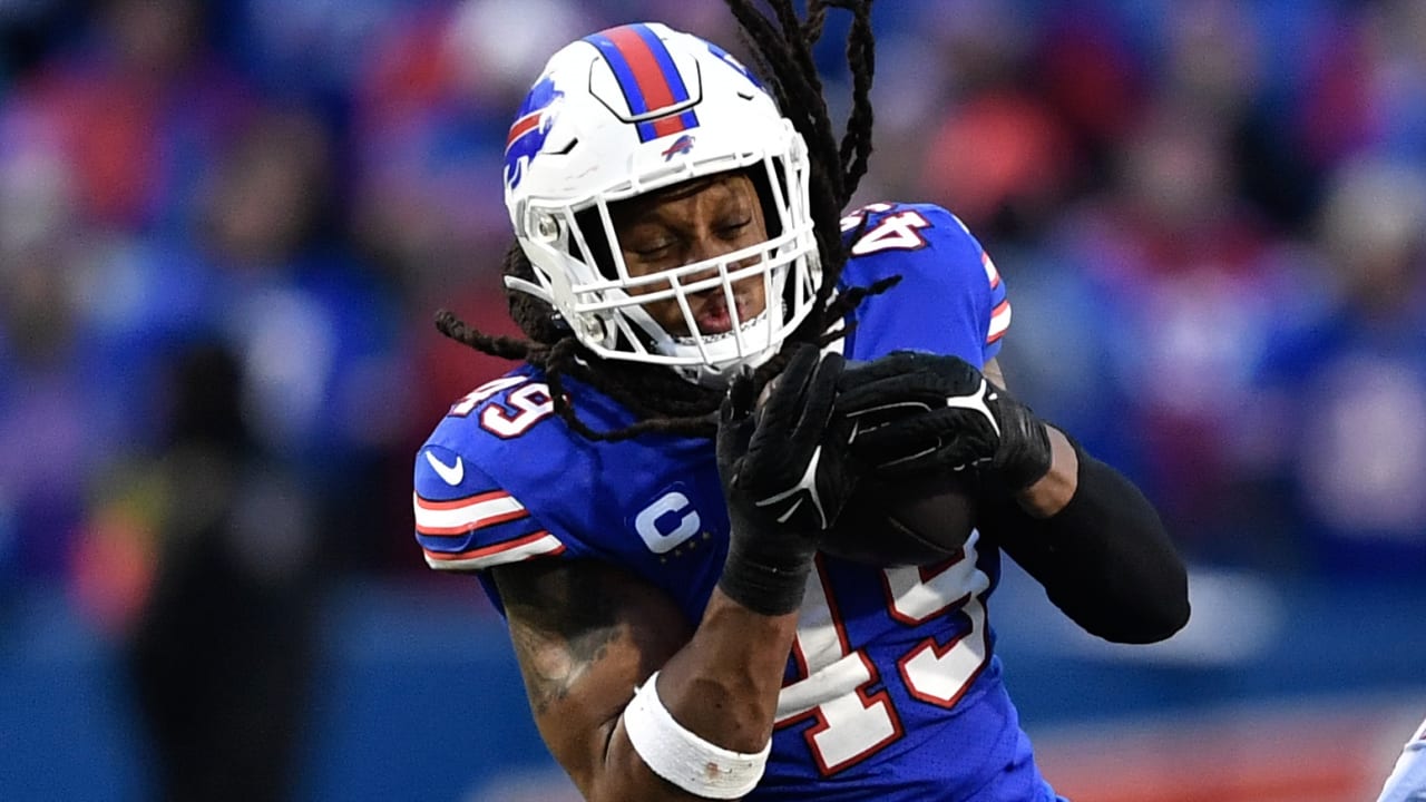 Buffalo Bills linebacker Tremaine Edmunds benefits from New England  Patriots quarterback Mac Jones' tipped pass for INT