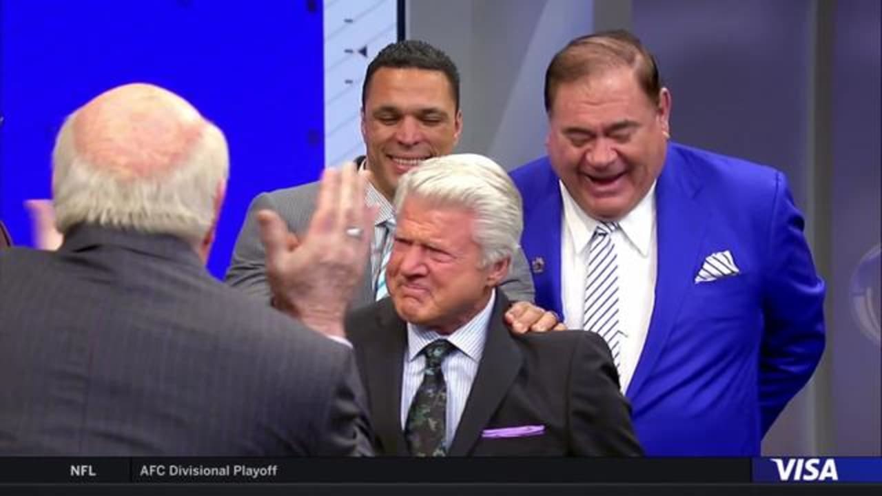 Jerry Jones Congratulates Jimmy Johnson On HOF