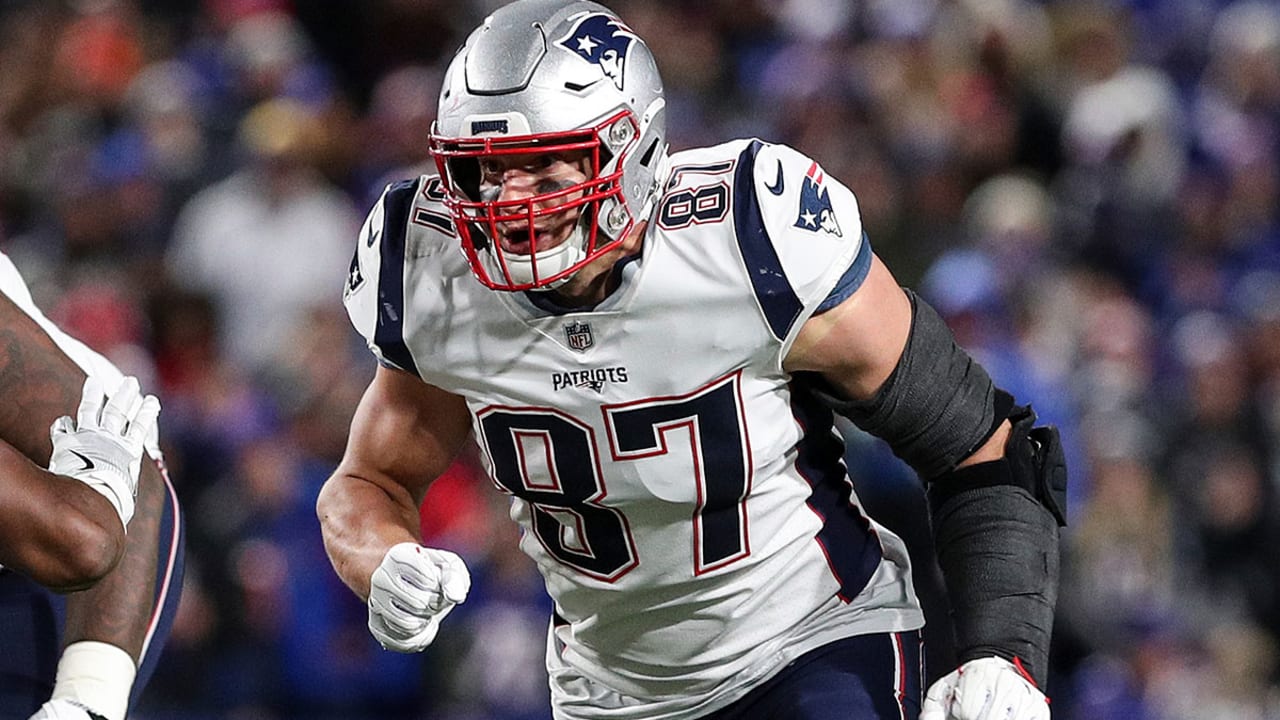 Gronk has been talking down on the patriots a couple times now, you think  he would be as successful without bill ??? Article - Rob Gronkowski Says  He's Bills Fan, Gives Harsh
