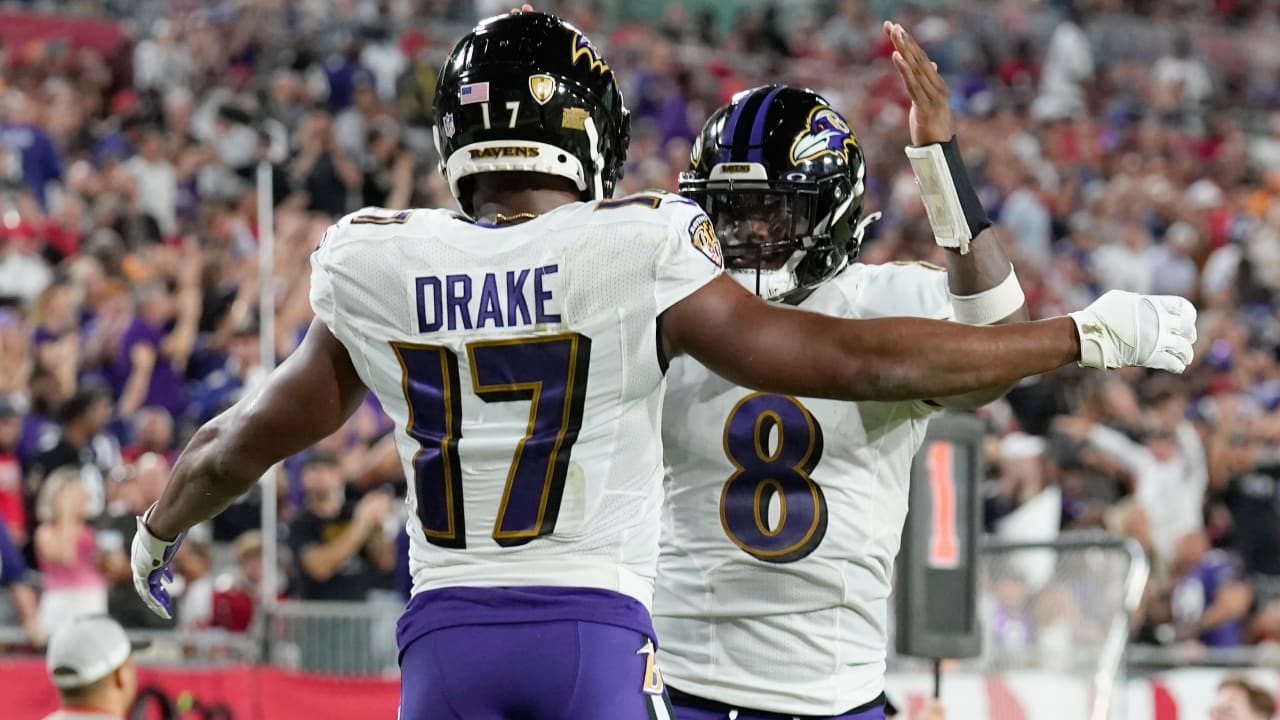 Lamar Jackson helps Baltimore Ravens extend win streak to eight games