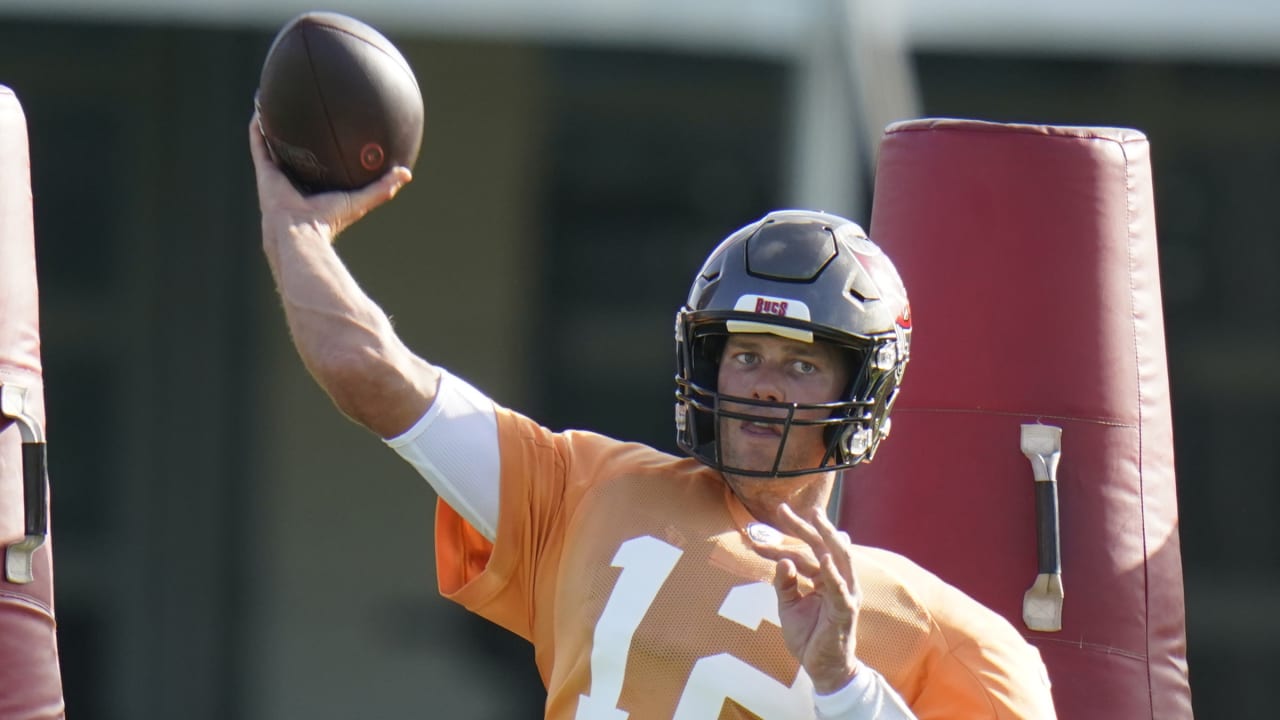 Tom Brady slams helmet in frustration during Bucs camp