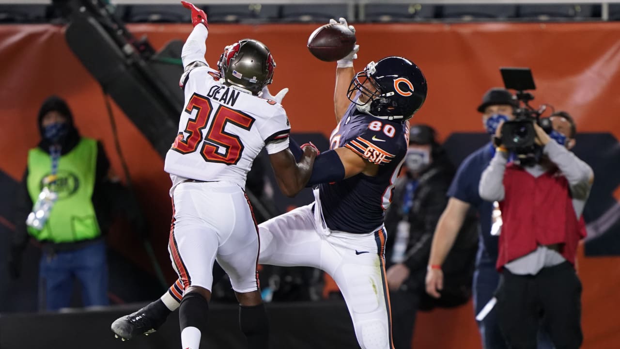 Can't-Miss Play: Chicago Bears tight end Jimmy Graham makes one-handed  circus grab for TD before half
